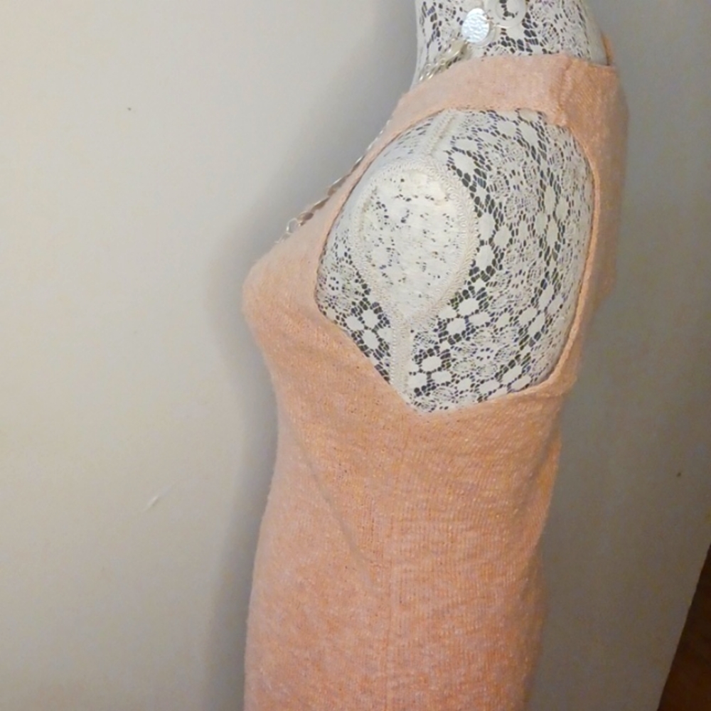 🌸Women's Gorgeous Pink/Peach FP V Neck Sweater Tank - Picture 8 of 10